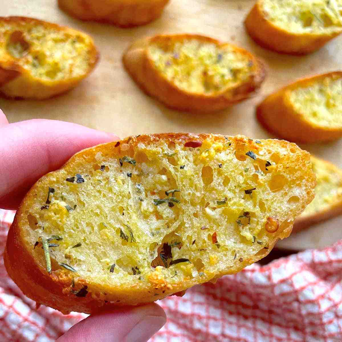 GARLIC TOAST