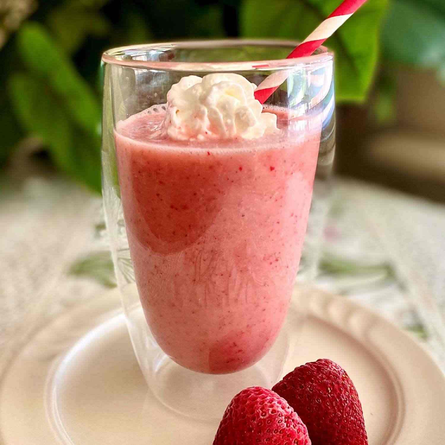 STRAWBERRY SHAKE