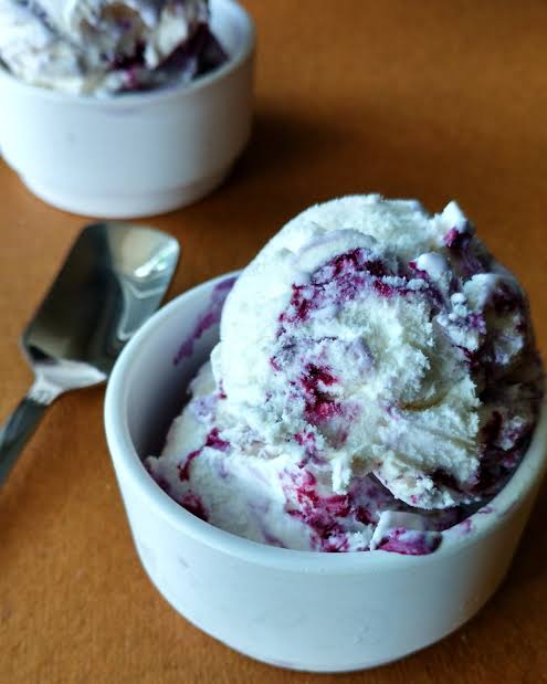 Ice cream vanilla (Blueberry)