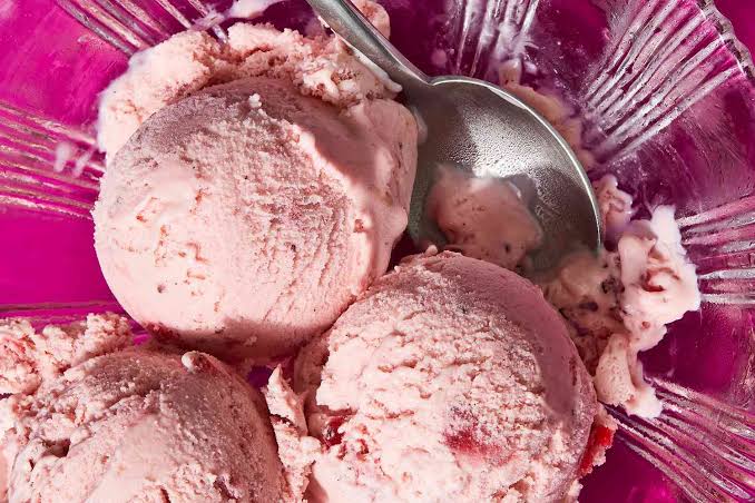 Ice cream vanilla  (strawberry)