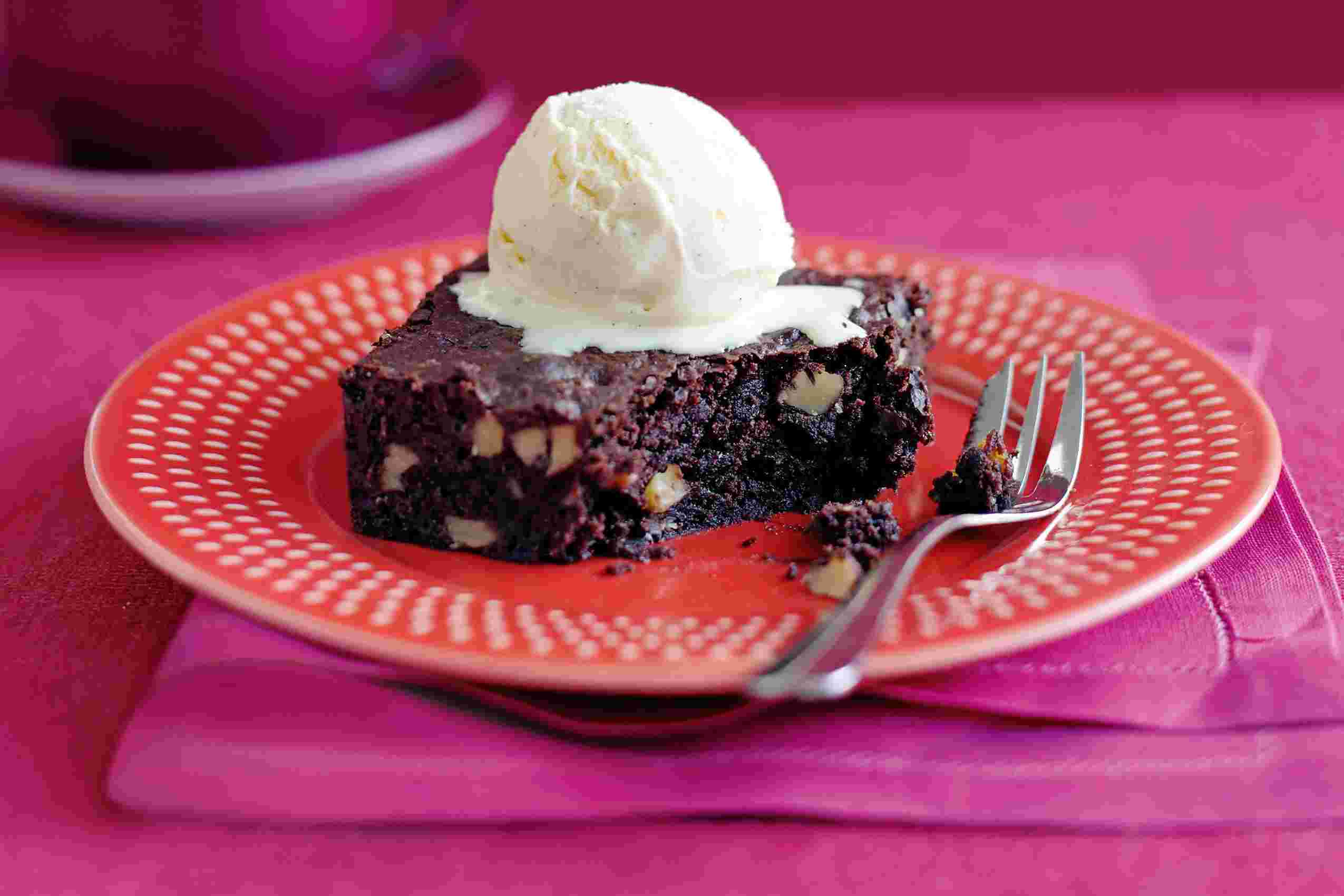 Chocolate Brownie With Vanilla Ice Cream