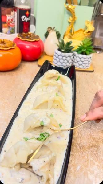 Paneer White Gravy Momo