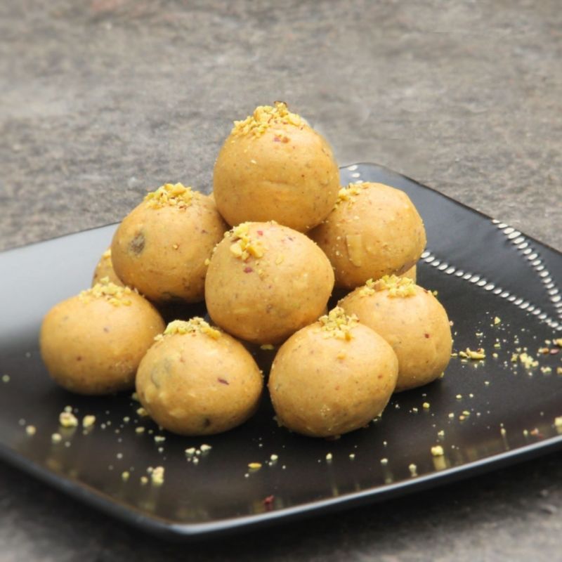 Dry Fruit Besan Laddu