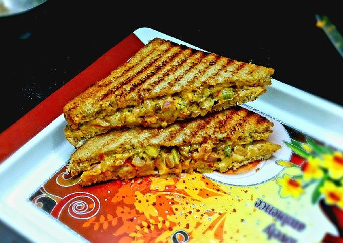 Cheese Chilli Sandwich (Grilled)
