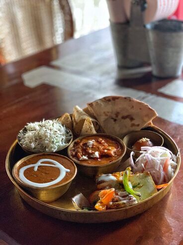 Special Combo Veg (dal makhani + paneer + seasonal veg + 2 roti + rice +raita)