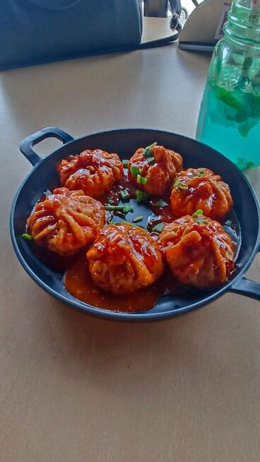 Chicken schezwan Momos