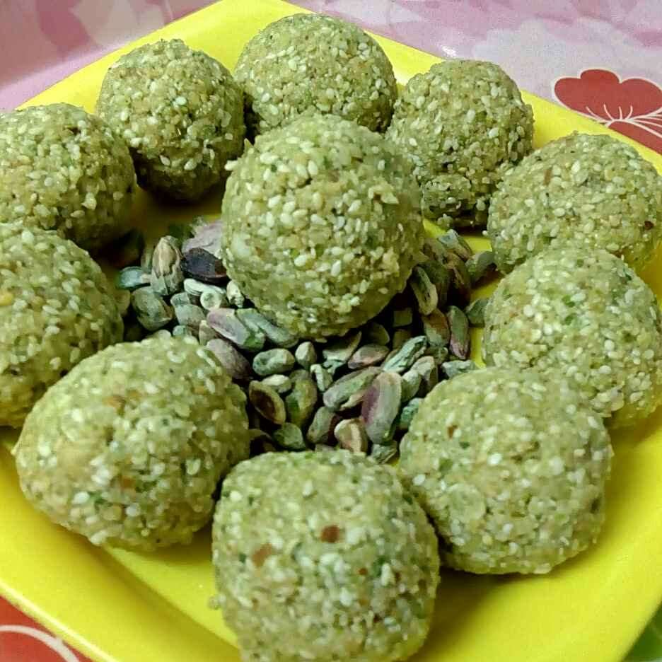 Pista Laddu
