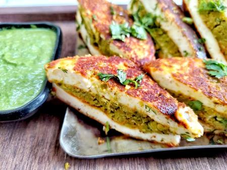 Stuffed Paneer With Garlic Sauce