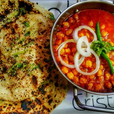 AMRITSARI CHOLE KULCHE