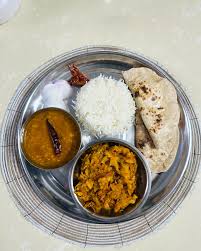 THALI (4 ROTI , CHAWAL , DAAL, SABJI)