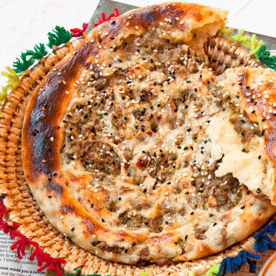 Lazeez Keema Naan With Gravy