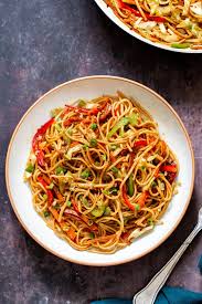 Hakka Noodles Garlic / Chilli