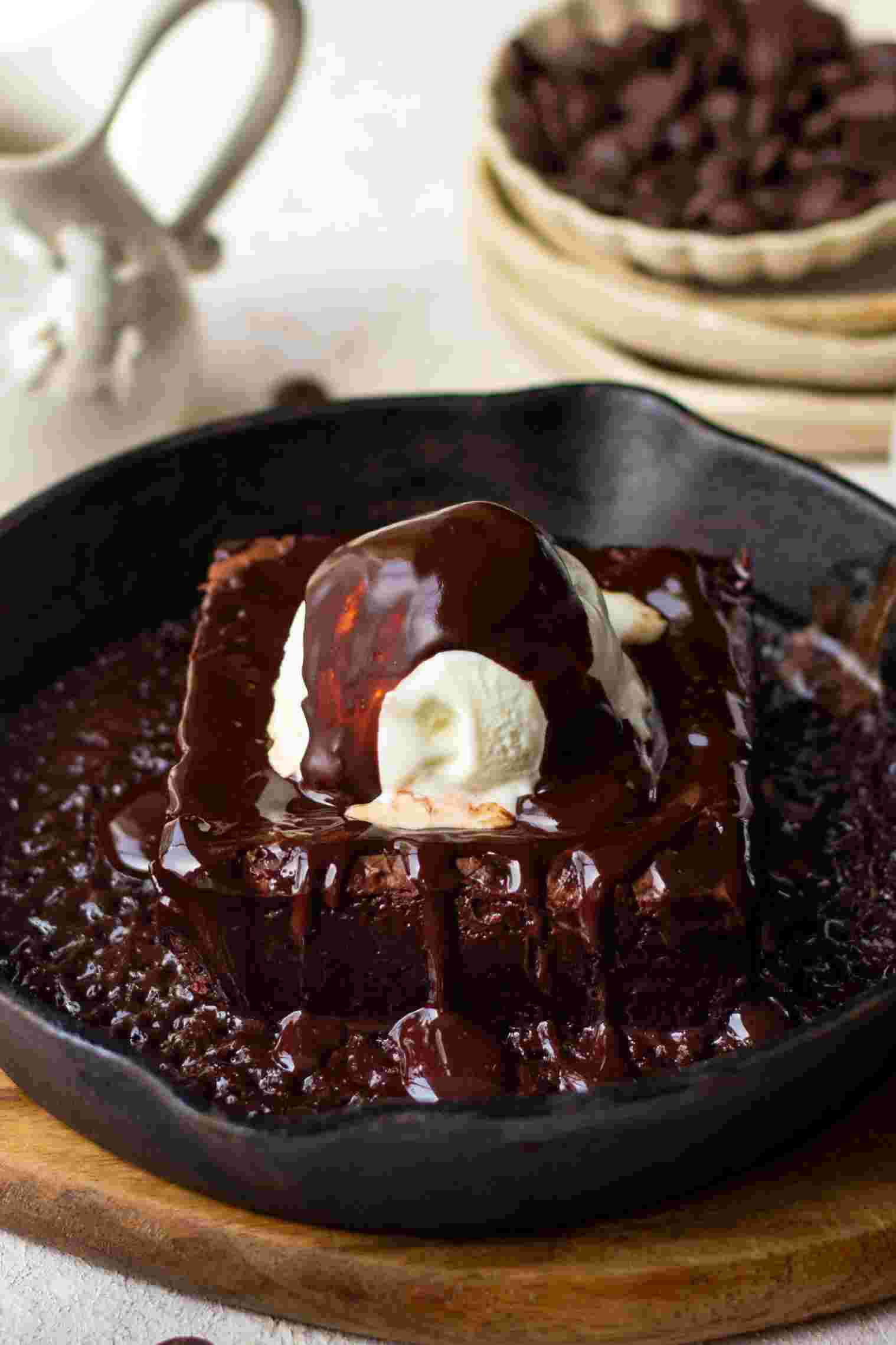 Brownie with Chocolate Sauce (Mini)