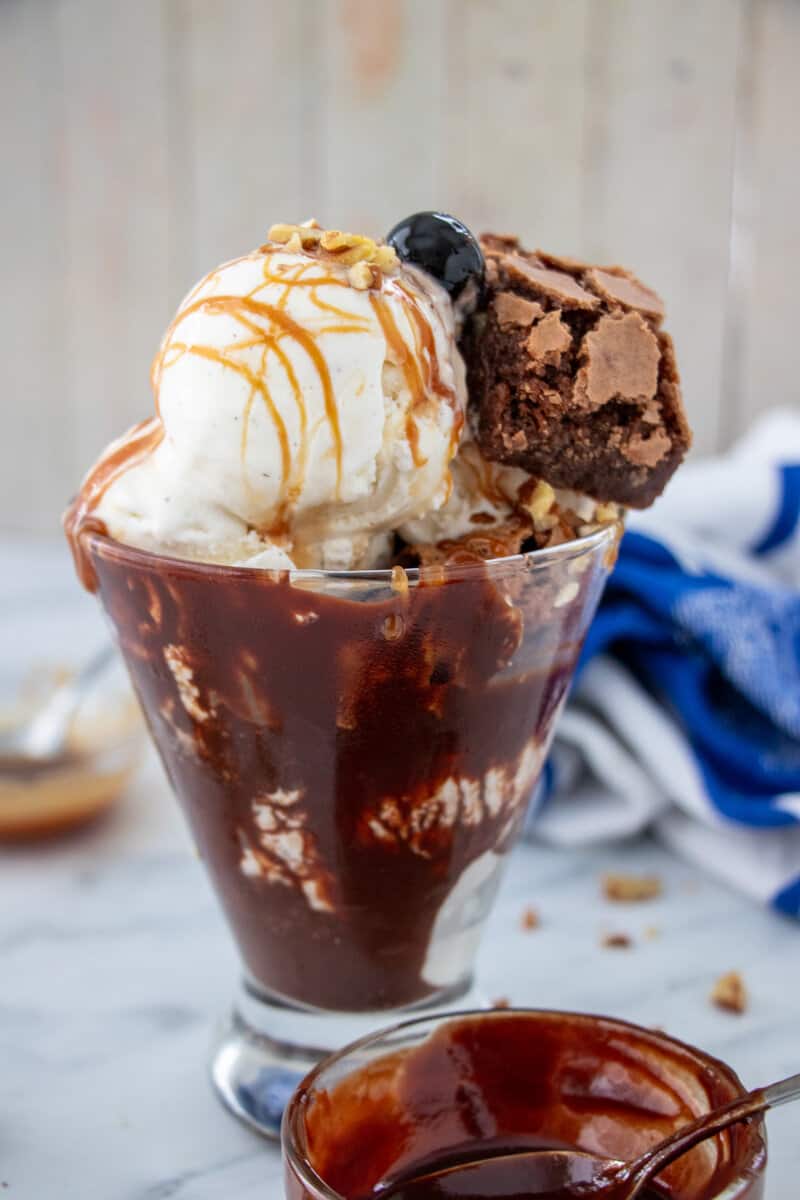 Hot Chocolate Fudge Sundae