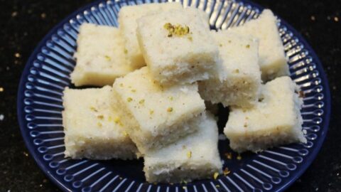 Gola Barfi/Coconut Barfi
