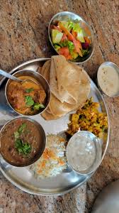 Malai Kofta, Dal Makhani, Jeera Aloo, 4 Roti, Rice(Plain/Jeera), Raita, Salad