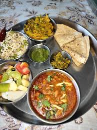 Paneer, Rajma, Seasonable Sabji, Veg Pulao, 4 Roti, Salad, Raita