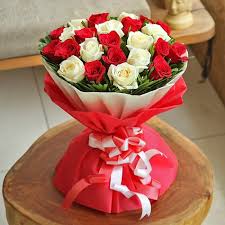 16 red and white rose bouquet