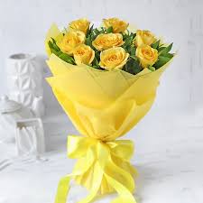 8 Yellow Rose Bouquet in yellow packing