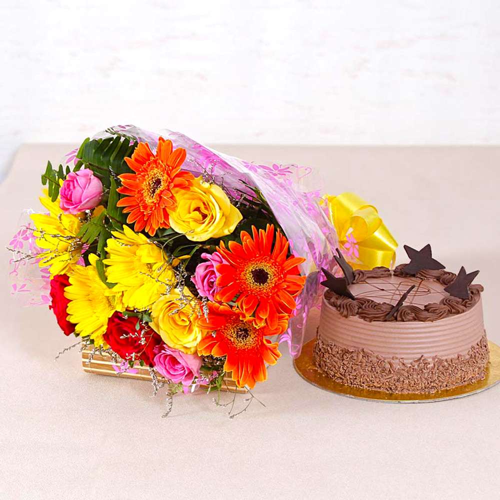 Chocolate cake with fresh Flowers bunch
