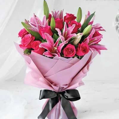 Pink Lilli bouquet in pink packing